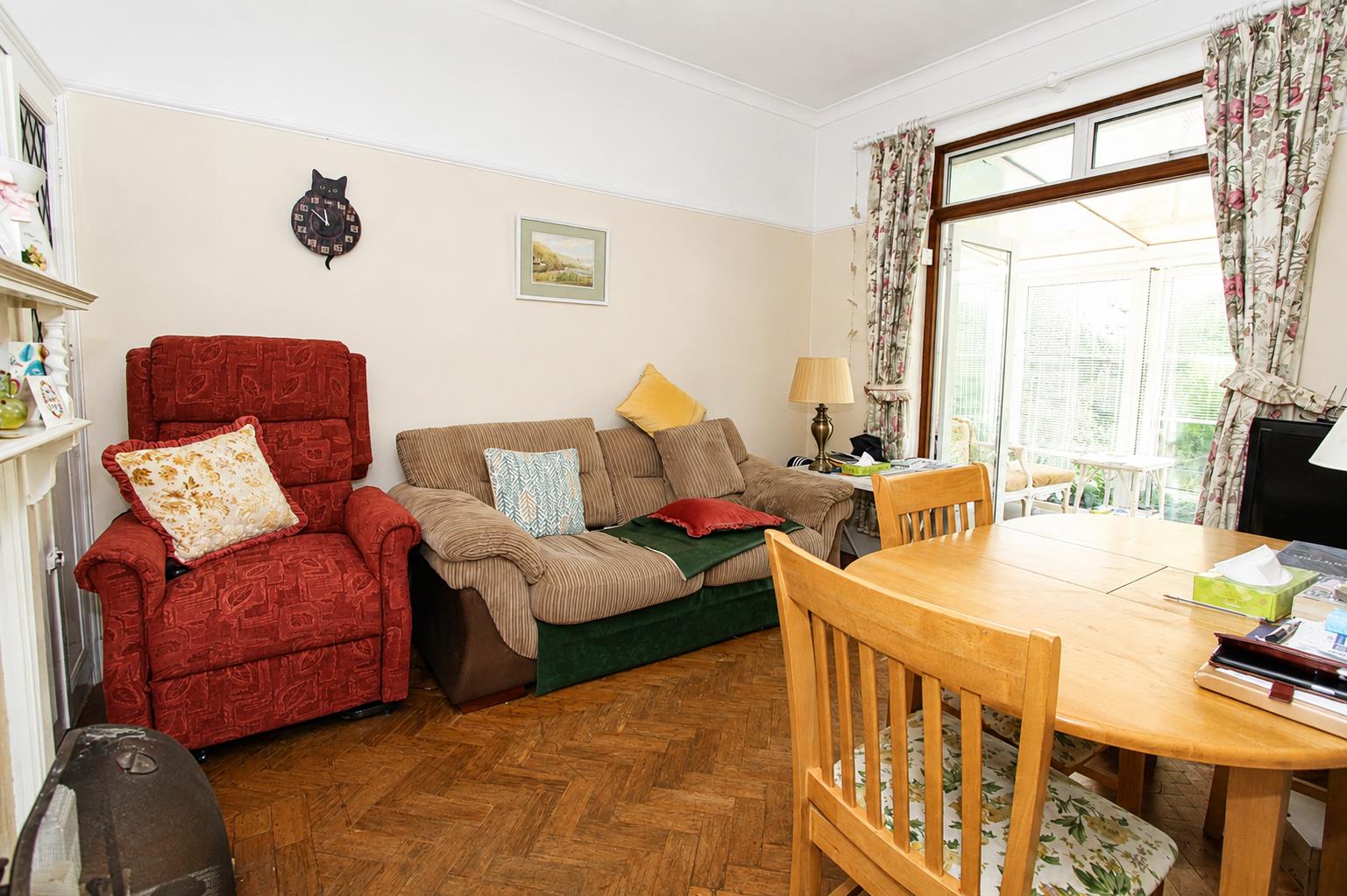 Pine Ridge, Carshalton